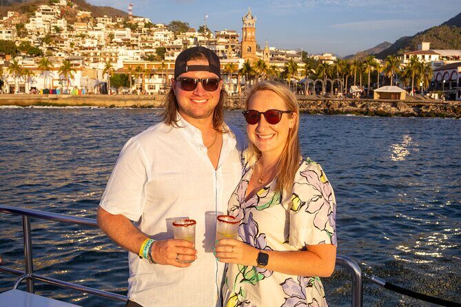 2 Hours Catamaran Sunset Tour - International bar and snacks: what’s included, and how to plan your food expectations
