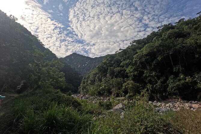Adventure route: Hike to Cascada Escondida - The guide effect: what Elian brings to the experience