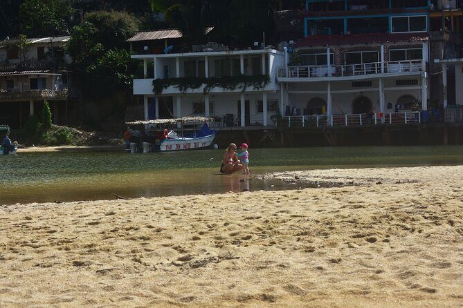 Catamaran Yelapa Beach Tour with Snorkeling, Food and Open Bar - Majahuitas snorkeling: what you should expect in the water