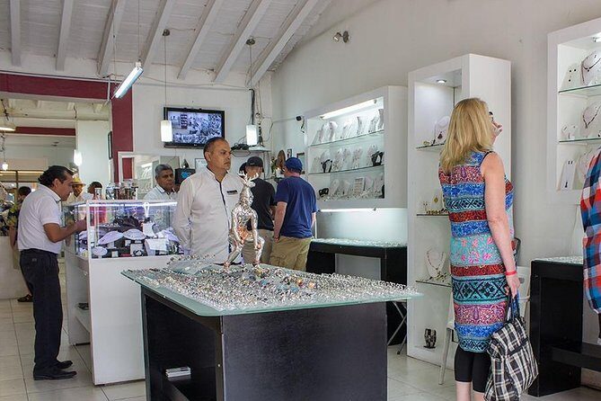 City and Tequila Tour in Puerto Vallarta - Zona Romantica’s Fire Opal Stop: Jewelry With Stories Attached