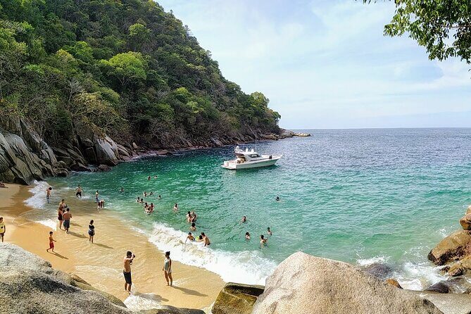 City Tour Express in Puerto Vallarta and Paradise Beaches - Los Arcos: the short stop with the big photo payoff