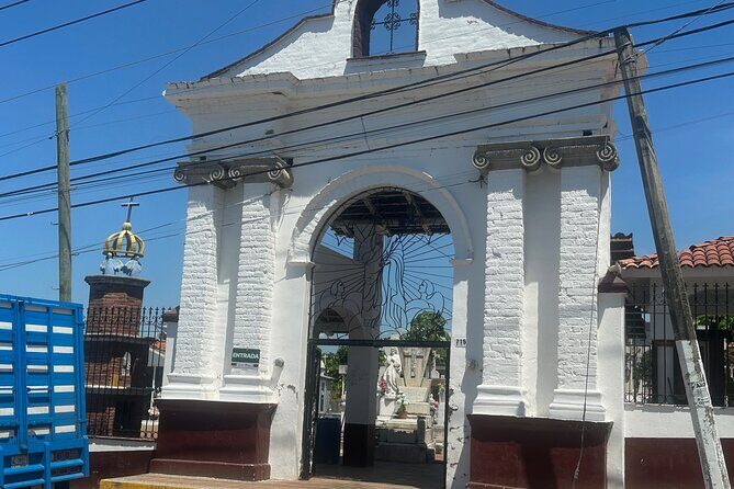 Day of the Dead inspired Cemetery Tour in Puerto Vallarta - Stop 3: Old Town Market Viejo Vallarta, 5 de Diciembre market sights, fish/fruit/veg, and tortilla factory time