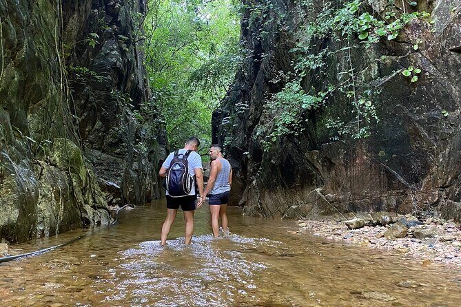 El Nogalito Mountain River- Hiking Tour - Getting there from Puerto Vallarta: the shared ride from Zona Romántica
