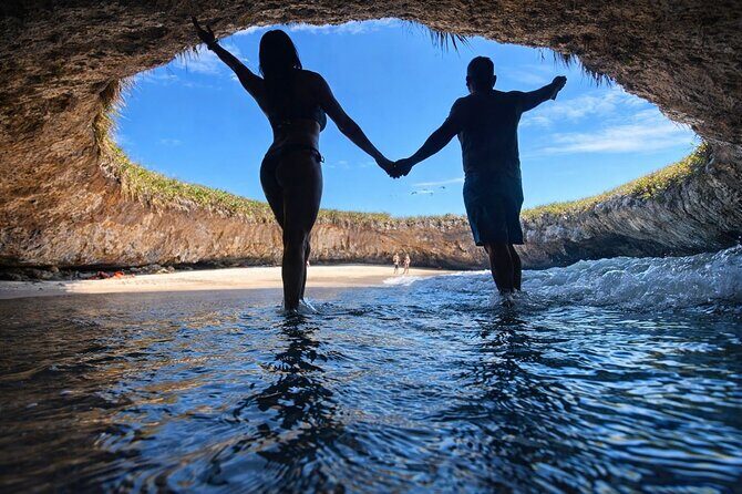 Guaranteed Hidden Beach • Private : up to 4 pers. • Punta Mita - The 80–100 meter tunnel swim to Playa del Amor