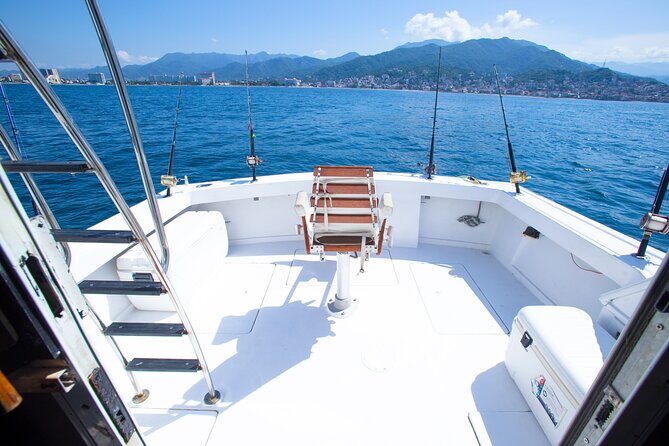 Hatteras 42-44' Classic Yachts in Puerto & Nuevo Vallarta - Crew names, crew behavior, and what the day can look like