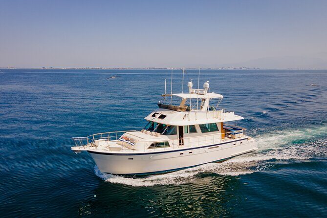 Hatteras 58-61' Luxury Yacht in Puerto Vallarta & Nuevo Nayarit - Sailing the Bay: Wildlife Chances and Secluded Beach Time