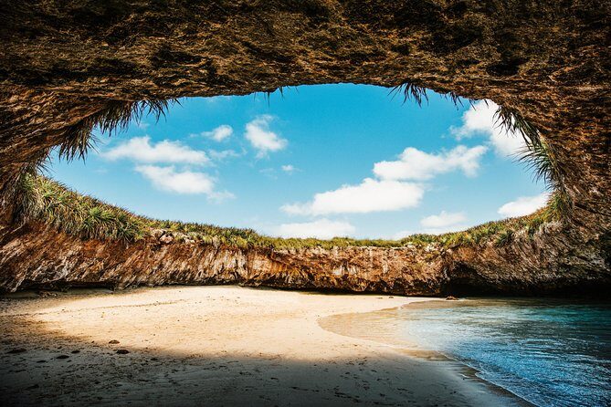 Hidden Beach - Marietas Islands - Guides, timing, and organization: what to expect on a small group day