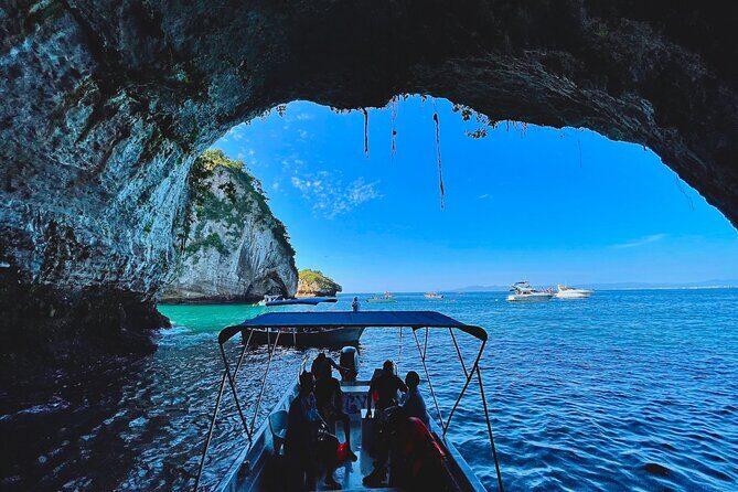 Los Arcos 5 islands Snorkeling Cliff Jumping and Hidden Beach - The hidden beach stop: boat-only access, but not always secluded