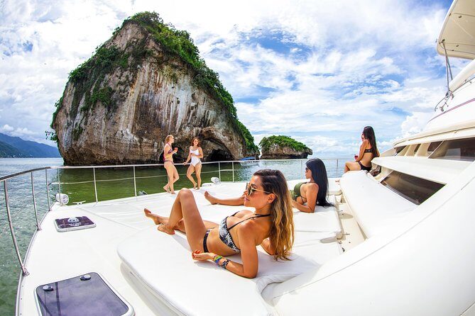 Luxury Yacht & Snorkel with All inclusive Open bar and lunch - Open Bar and Lunch: The Value Add (With a Realistic Reality Check)
