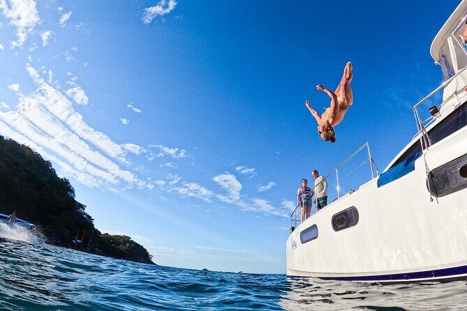 Luxury Yacht & Snorkel with All inclusive Open bar and lunch - Wildlife and Views: Los Arcos, Whales, Dolphins, and Big Coast Photography