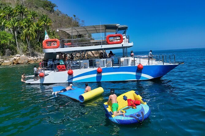 Mega Catamarans ALL INCLUSIVE Remote Paradise Beach Adventure - The staff: the human factor behind the high scores