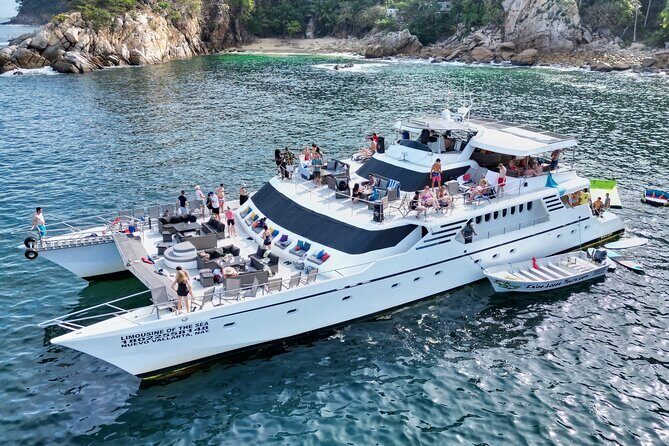 Mega Yacht Limousine of the Sea 1: Puerto Vallarta - Water toys and the good kind of chaos