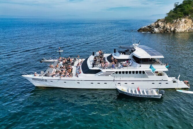 Mega Yacht Limousine of the Sea 1: Puerto Vallarta - Getting on board in Puerto Vallarta: meeting point first, then relax