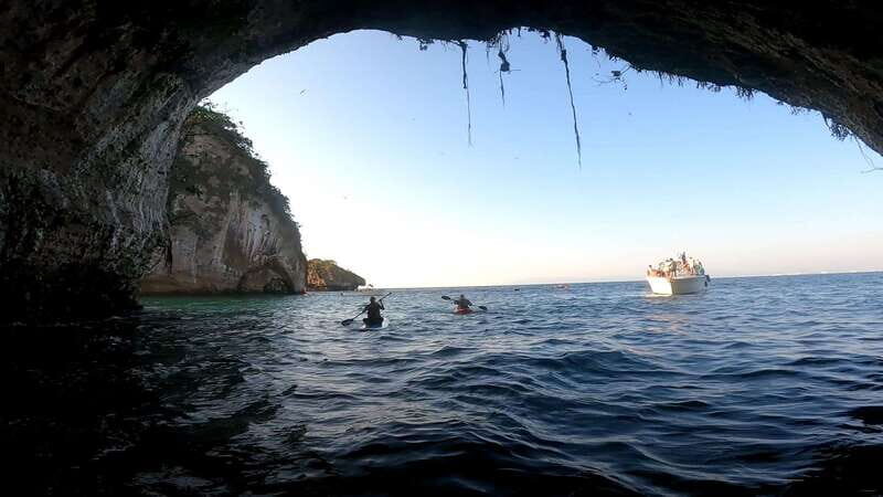 Mismaloya: Stand-Up Paddleboard & Snorkeling to Los Arcos - SUP through the Los Arcos arches and marine-life zone