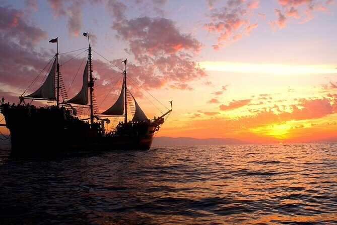 Pirate Ship Tour by day or night! Meals and Drinks included! - Food and soft drinks: the under-the-sea meal angle