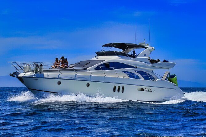 Private Luxury Yacht Chica 55' VIP All Inclusive + Jet Ski - All-inclusive open bar and fresh snacks that keep the mood up