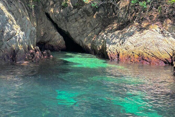 Private Snorkeling Tour to Yelapa from Boca de Tomatlán - Yelapa arrival: village time plus a long break at Juanito’s Restaurant