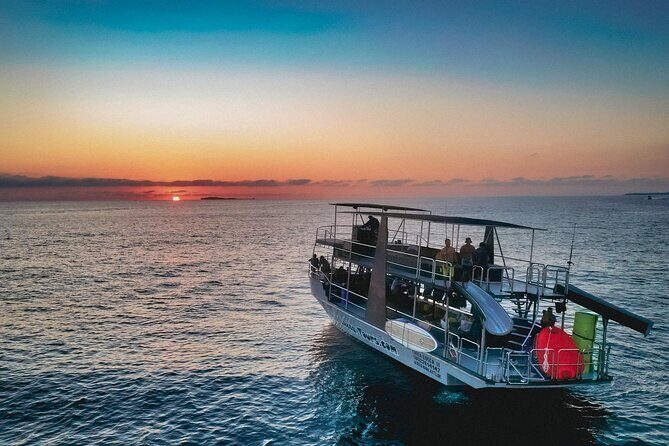 Private Yacht Charter ChicaFUN 2 Waterslides All Inclusive - All-Inclusive on Board: Drinks, Snacks, and Real Included Extras
