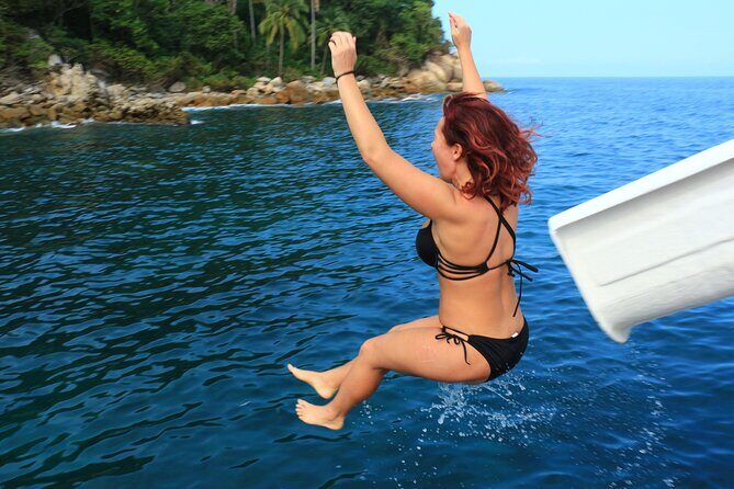 Private Yacht Charter ChicaFUN 2 Waterslides All Inclusive - Price Breakdown: What You Pay for Up to 15 People