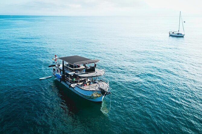 Private Yacht Charter ChicaFUN 2 Waterslides All Inclusive - Meeting Points and Getting Onboard Without Stress