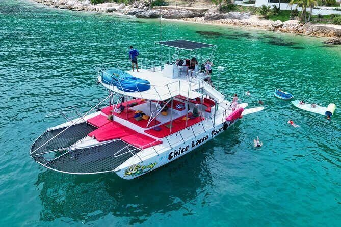 Private Yacht Charter ChicaFUN 3 Waterslides All Inclusive - Your 4-Hour Plan: Customize the Bay, Then Relax Into It