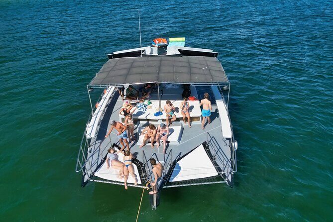 Private Yacht Charter ChicaFUN 4 All Inclusive - All-Inclusive Drinks and Snacks: Why It Changes the Day