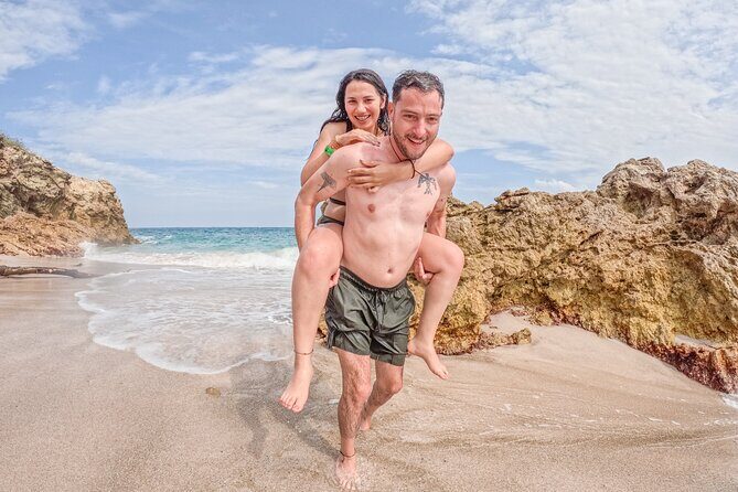 Private Yacht Charter ChicaFUN 4 All Inclusive - Getting to the Boat: Meeting Point Rules That Matter