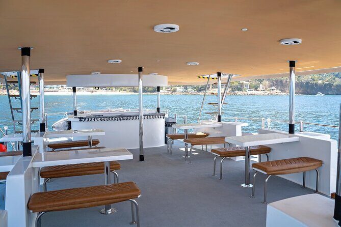 Private Yacht Charter ChicaFUN 5 Waterslides All Inclusive - Snacks that beat the usual boat fare