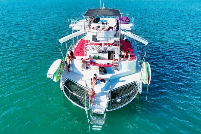 Private Yacht Charter on ChicaFun 1 Waterslides all inclusive - Key highlights you’ll actually care about