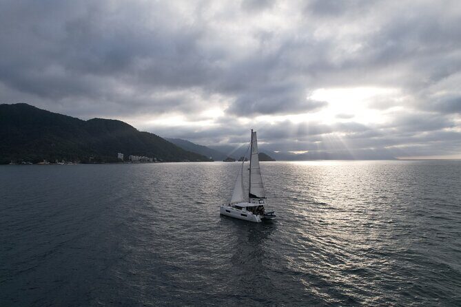 Puerto Vallarta: Coast & Fun 4h All Inclusive on 40' Lagoon - Water Toys Included: Paddleboards, Inflatables, and Snorkel Gear