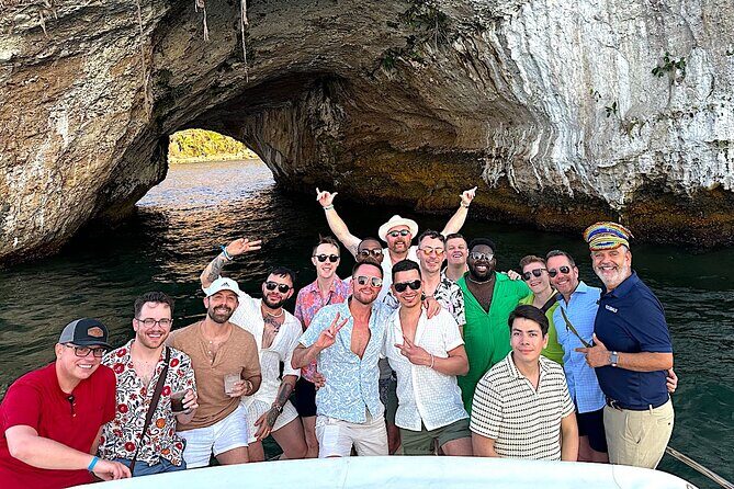 Puerto Vallarta: Gay Luxury Sunset Cruise with Premium Open Bar - Key Things I’d Book This For