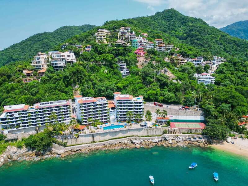 Puerto Vallarta: Hop-On-Hop-Off City Bus Tour - The top deck: where the views are best, and the overhead branches are real