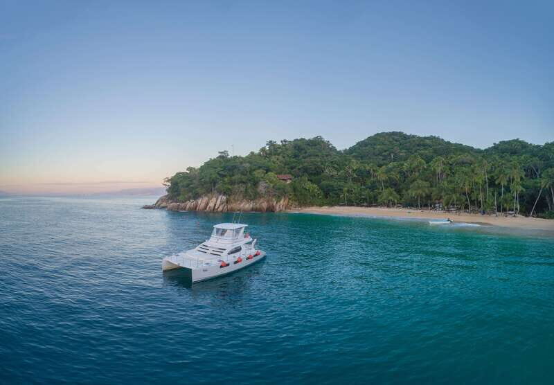 Puerto Vallarta: Luxury Yacht Tour with Lunch and Open Bar - Luxury yacht timing in Puerto Vallarta: 5 hours that stay focused