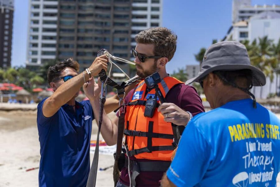 Puerto Vallarta: Parasailing Adventure - Where You Meet: Oasis del Holi Beach Directions That Save Time