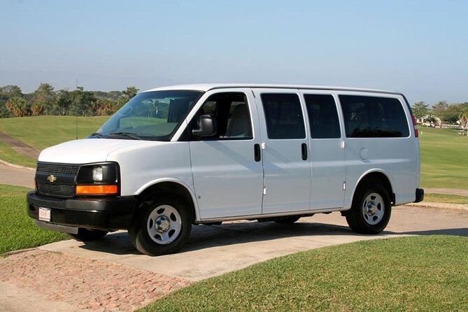 Puerto Vallarta Private Minivan Roundtrip Transportation - Airport meet-and-greet: how to avoid the taxi-line headache