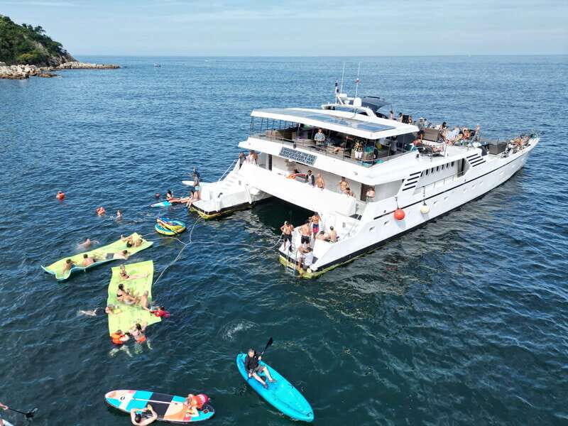 Puerto Vallarta: Yelapa Mega Yacht Cruise - Riding a 100’ Mega Yacht on Bahía de Banderas