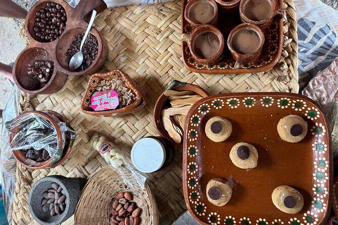 Sayulita Local Flavors - Sayulita artisans time: market browsing with real craft energy