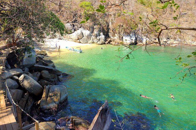 Selva y Playas Exóticas, Senderismo en Puerto Vallarta - The trail reality: shaded jungle in some months, rough rock in all months