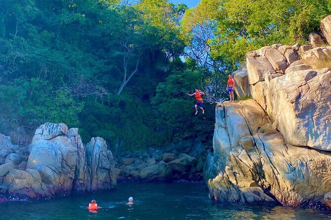 Snorkeling at Los Arcos 5 islands Hidden Beach and Cliff Jumping - Onboard setup and what’s included for comfort