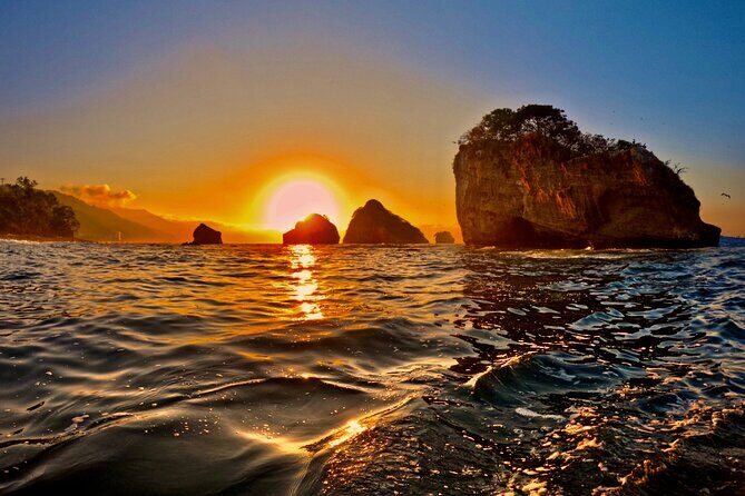 Sunset and Bioluminescence Boat Tour at Los Arcos Islands - Boat ride comfort: small craft, choppy water, and what to pack mentally