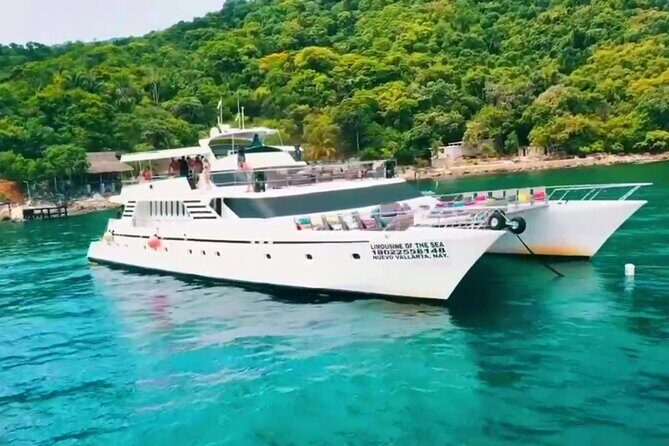 Sunsets and Whales Mega Yachts ALL INCLUSIVE: Puerto Vallarta - Comfort Tips: What to Wear and Bring for a Cooler Ride Home