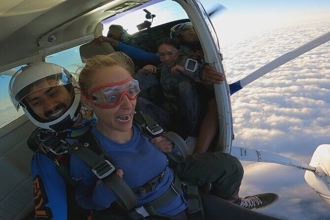 Tandem Skydive in Puerto Vallarta With Beach Landing - Landing on Playa del Holi: Why Beach Touchdowns Feel Different