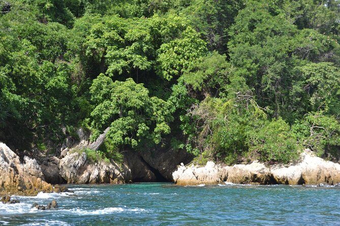 Yelapa and Majahuitas Snorkeling Cruise in Puerto Vallarta All Inclusive - Breakfast on the boat and the open bar: what’s included and when it matters